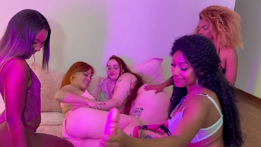 AS SAFADINHAS GOZANDO GOSTOSO COM AS AMIGAS